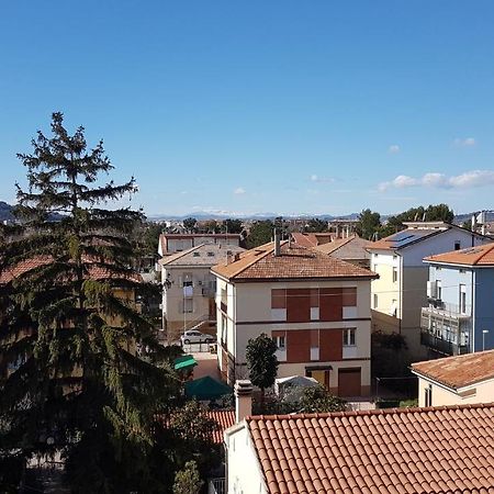 Comfort House Pesaro Exterior foto